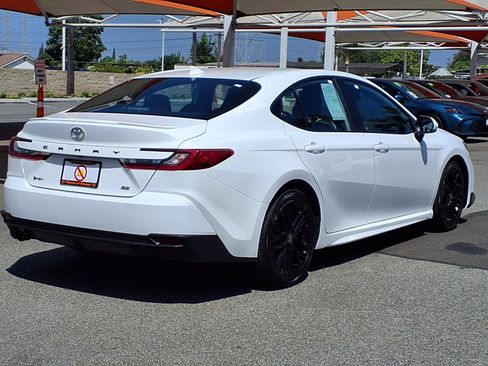 Used 2025 Toyota Camry SE FWD image 6