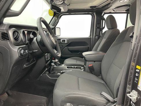 Used 2023 Jeep Gladiator Sport AWD/4WD image 17