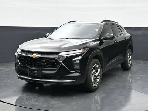 Used 2025 Chevrolet Trax LT w/ LT Convenience Package FWD image 5