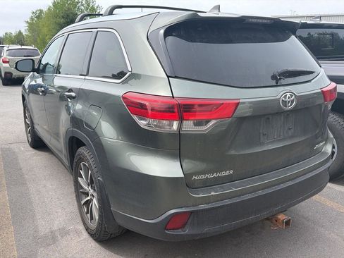 Used 2019 Toyota Highlander XLE AWD/4WD image 9