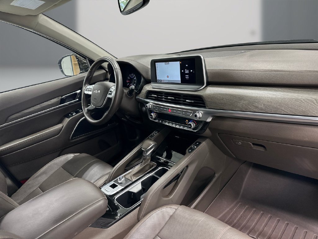Used 2022 Kia Telluride SX w/ Towing Package FWD image 16