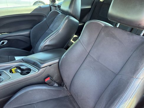 Used 2017 Dodge Challenger GT w/ Technology Group image 13