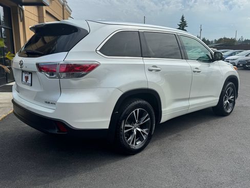 Used 2016 Toyota Highlander XLE AWD/4WD image 7