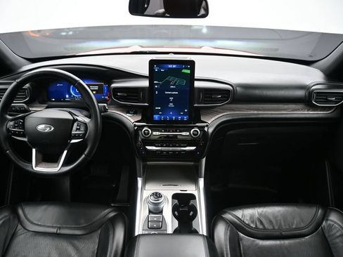 Used 2023 Ford Explorer Platinum w/ Premium Technology Package AWD/4WD image 12