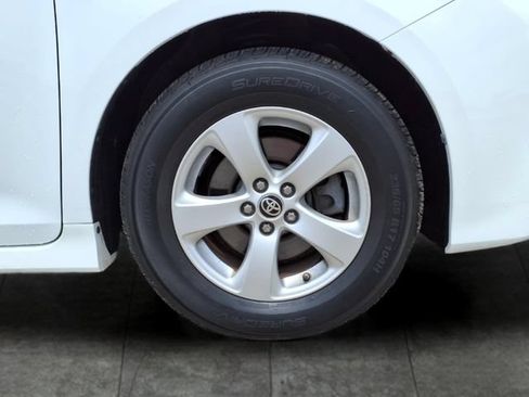 Used 2020 Toyota Sienna L FWD image 9