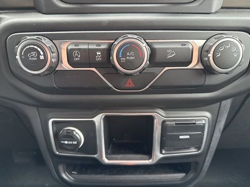 Used 2018 Jeep Wrangler Unlimited Sport image 15