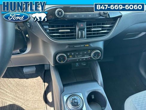 Used 2022 Ford Escape SE w/ SE Sport Appearance Package AWD/4WD image 19