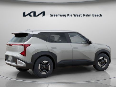 New 2027 Kia Seltos LX FWD image 7