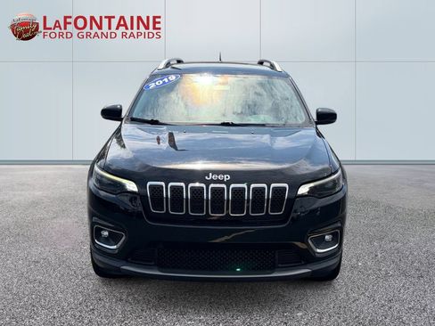 Used 2019 Jeep Cherokee Limited AWD/4WD image 2