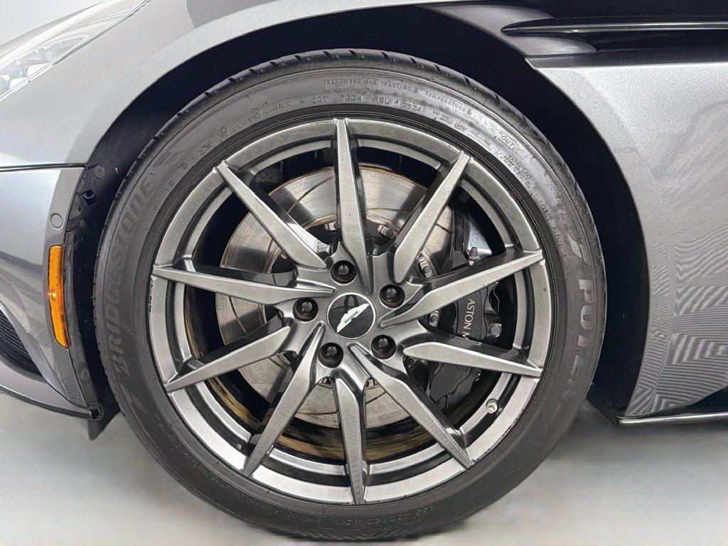 Used 2020 Aston Martin DB11 Volante RWD image 29