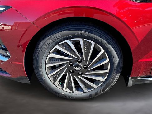 New 2025 Hyundai Sonata Limited image 13
