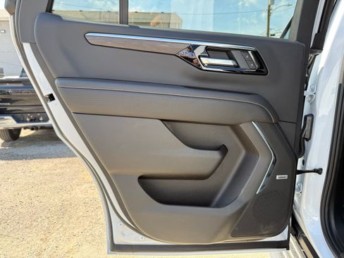 New 2026 Chevrolet Tahoe Premier w/ Sun And Tow Package AWD/4WD image 24