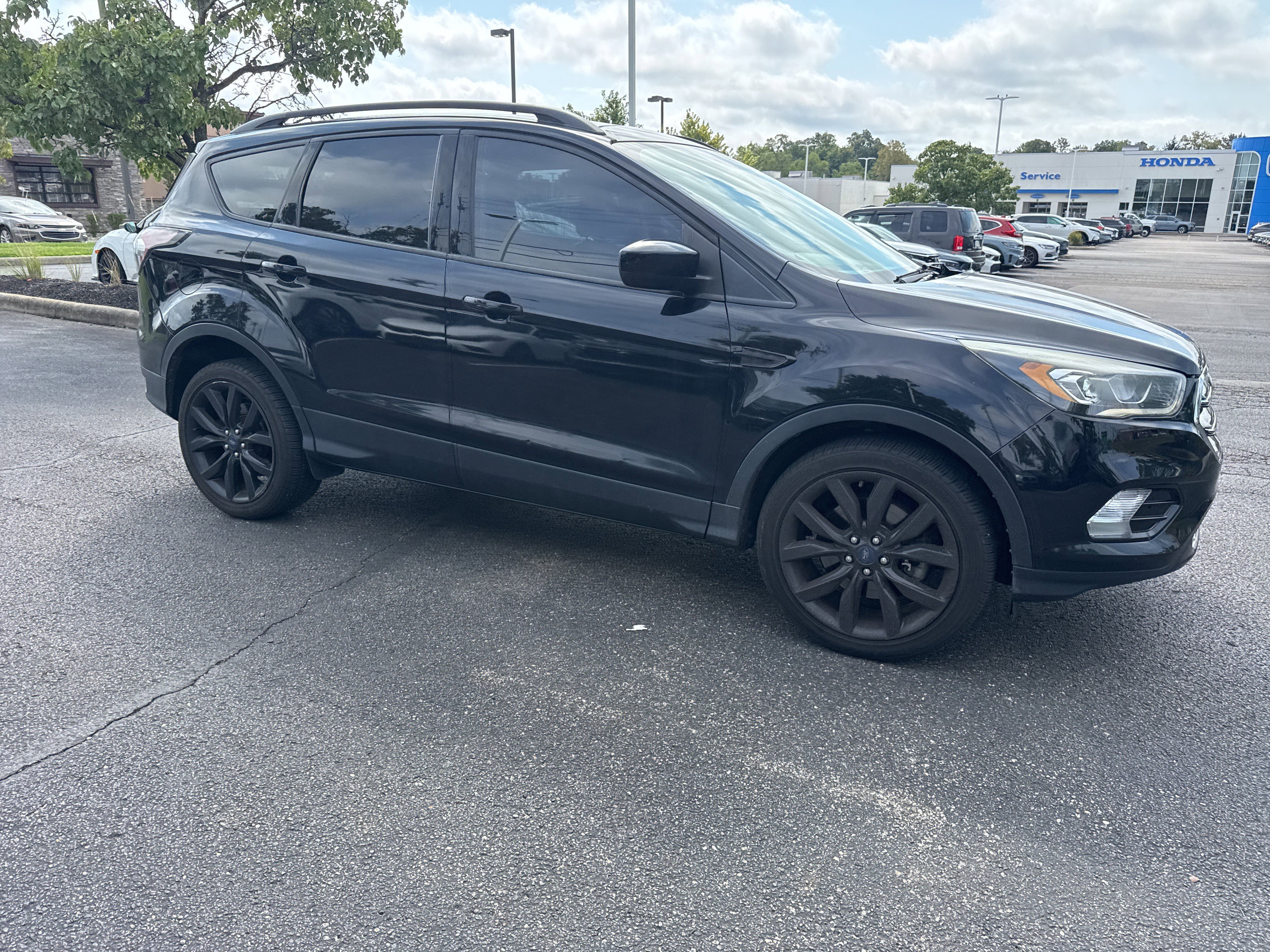 Used 2017 Ford Escape SE w/ SE Sport Appearance Package AWD/4WD image 21