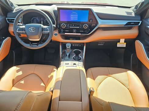 New 2026 Toyota Highlander Platinum AWD/4WD image 9