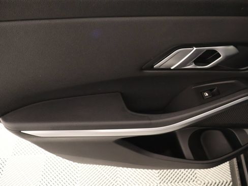 Used 2019 BMW 330i Sedan w/ Convenience Package RWD image 18