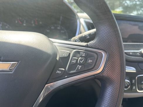 Used 2023 Chevrolet Equinox LS image 13