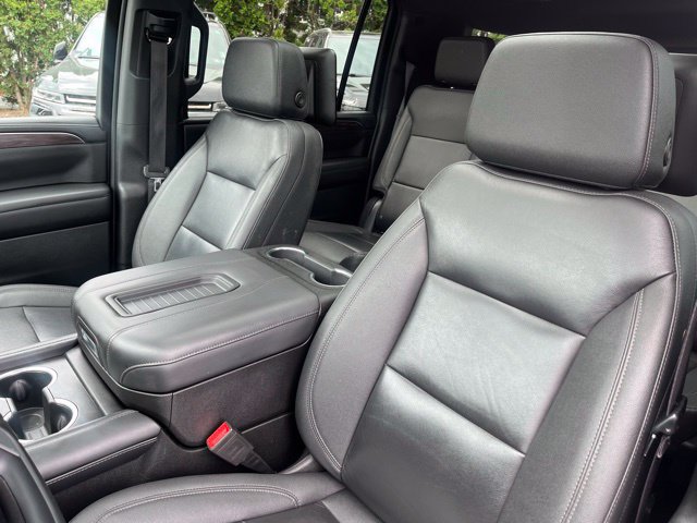 Used 2023 Chevrolet Suburban Z71 w/ Luxury Package AWD/4WD image 17