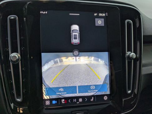 Certified 2023 Volvo XC40 Recharge Plus image 18