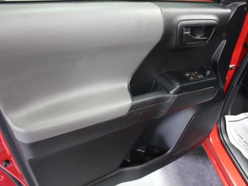 Used 2022 Toyota Tacoma SR w/ SR Convenience Package AWD/4WD image 17