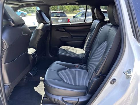 Used 2021 Toyota Highlander XSE AWD/4WD image 13