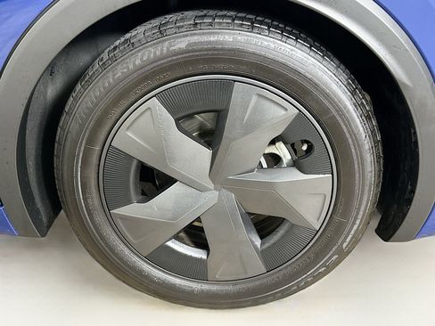 Used 2025 Toyota Prius LE image 11