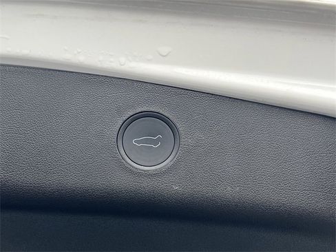 Used 2022 Tesla Model 3 Standard Range image 18