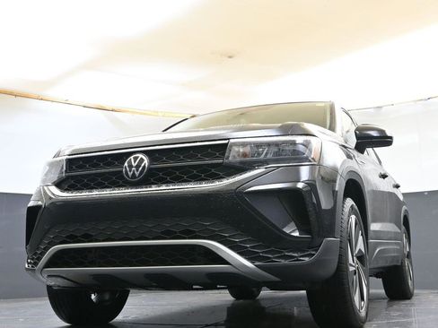 Certified 2024 Volkswagen Taos SE image 38