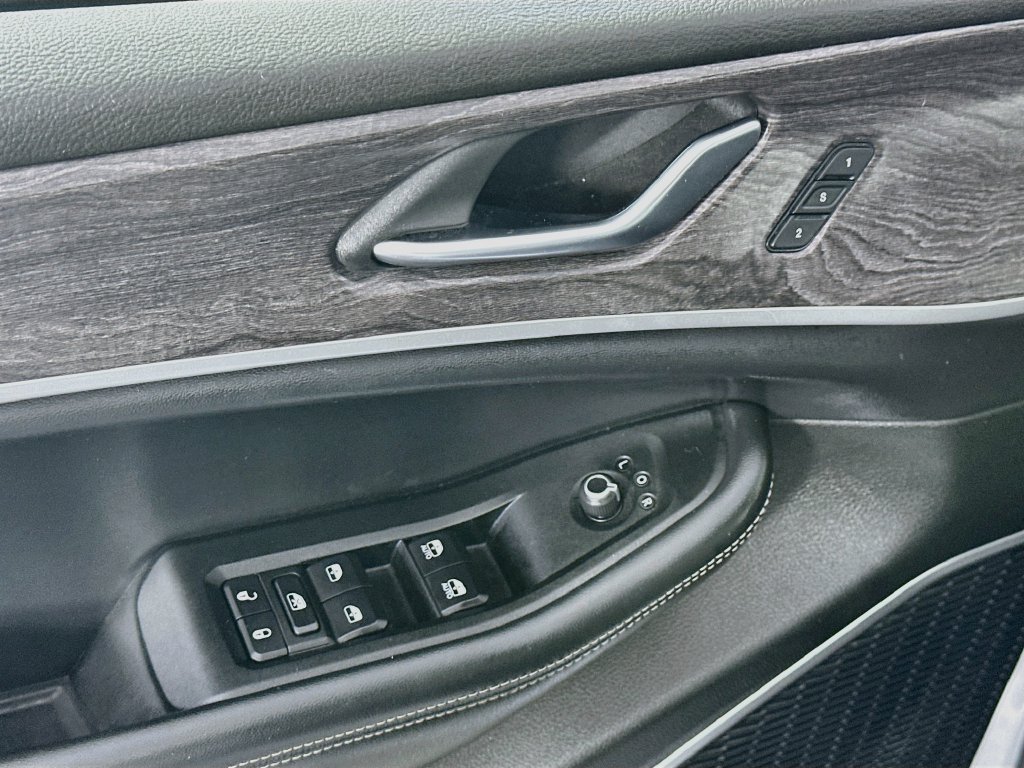 Used 2021 Jeep Grand Cherokee L Limited RWD image 24
