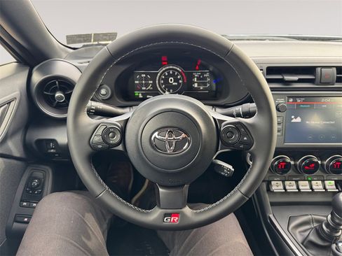 Used 2025 Toyota GR86 image 12