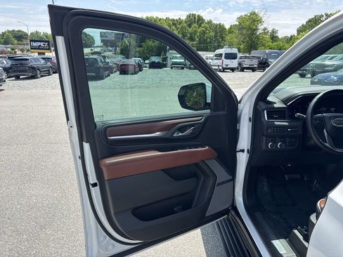 Used 2024 GMC Yukon Denali Ultimate AWD/4WD image 31