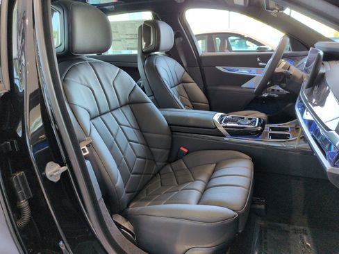 New 2026 BMW i7 M70 AWD/4WD image 32