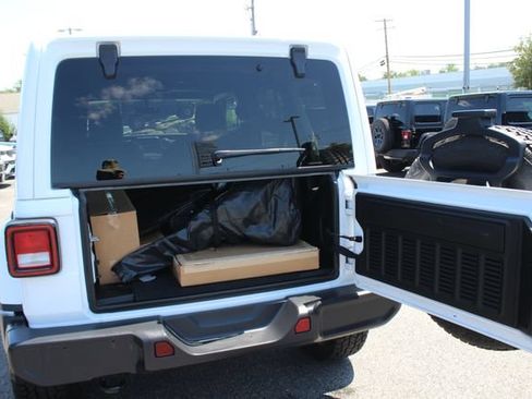 Used 2018 Jeep Wrangler Unlimited Sahara w/ Dual Top Group AWD/4WD image 24