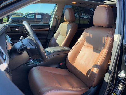Used 2019 Toyota Highlander Limited Platinum image 13