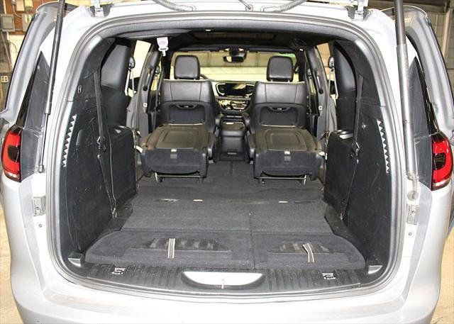 Certified 2025 Chrysler Pacifica Limited FWD image 41