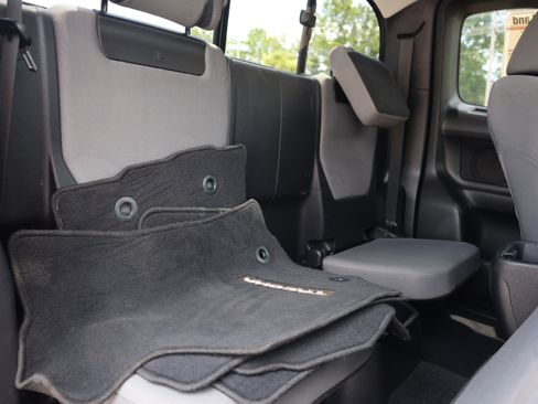 Used 2019 Toyota Tacoma SR5 RWD image 16