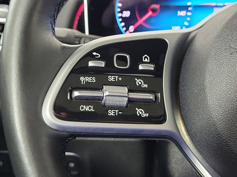 Used 2021 Mercedes-Benz GLB 250 4MATIC w/ Premium Package image 13