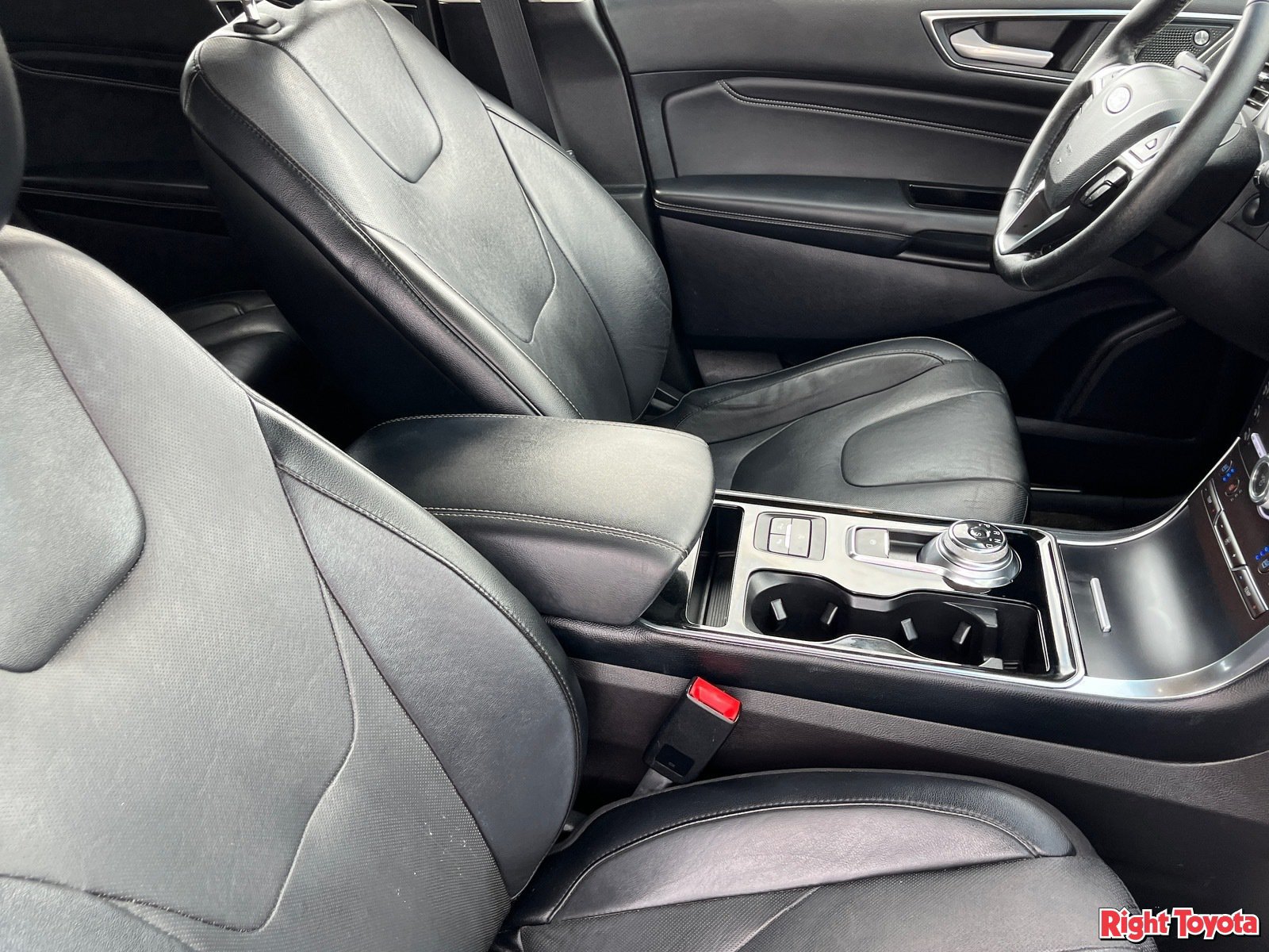 Used 2019 Ford Edge Titanium w/ Equipment Group 301A FWD image 13
