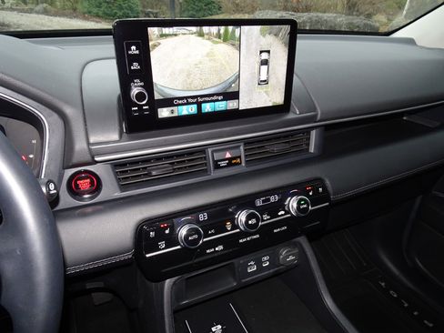 Used 2025 Honda Pilot Elite image 4