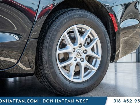 Used 2023 Chrysler Pacifica Touring-L FWD image 40