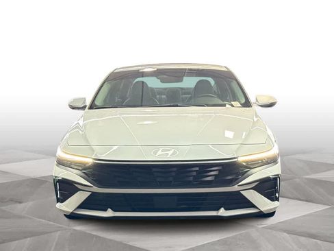 Used 2026 Hyundai Elantra Limited FWD image 3