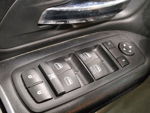 Used 2018 Dodge Grand Caravan SE w/ UConnect Hands-Free Group FWD image 27