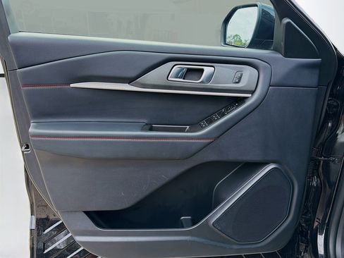 Used 2025 Ford Explorer ST-Line w/ ST-Line Street Pack image 23