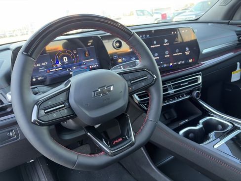 Used 2025 Chevrolet Traverse RS image 19