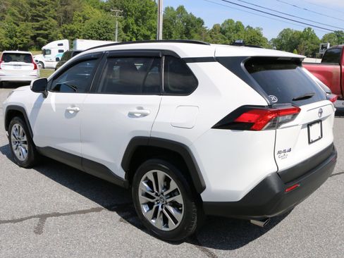 Used 2019 Toyota RAV4 XLE Premium FWD image 3