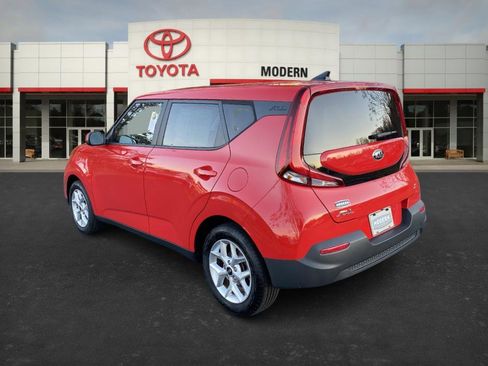 Used 2020 Kia Soul S image 3