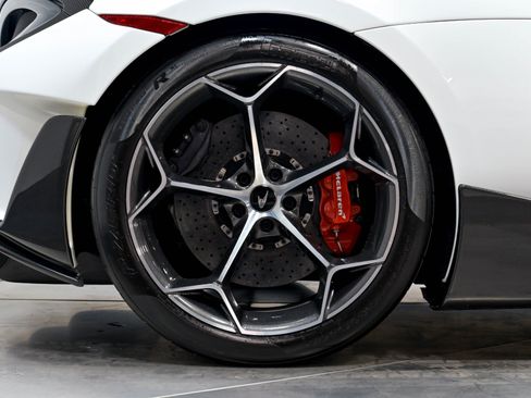 Used 2019 McLaren 600LT RWD image 19