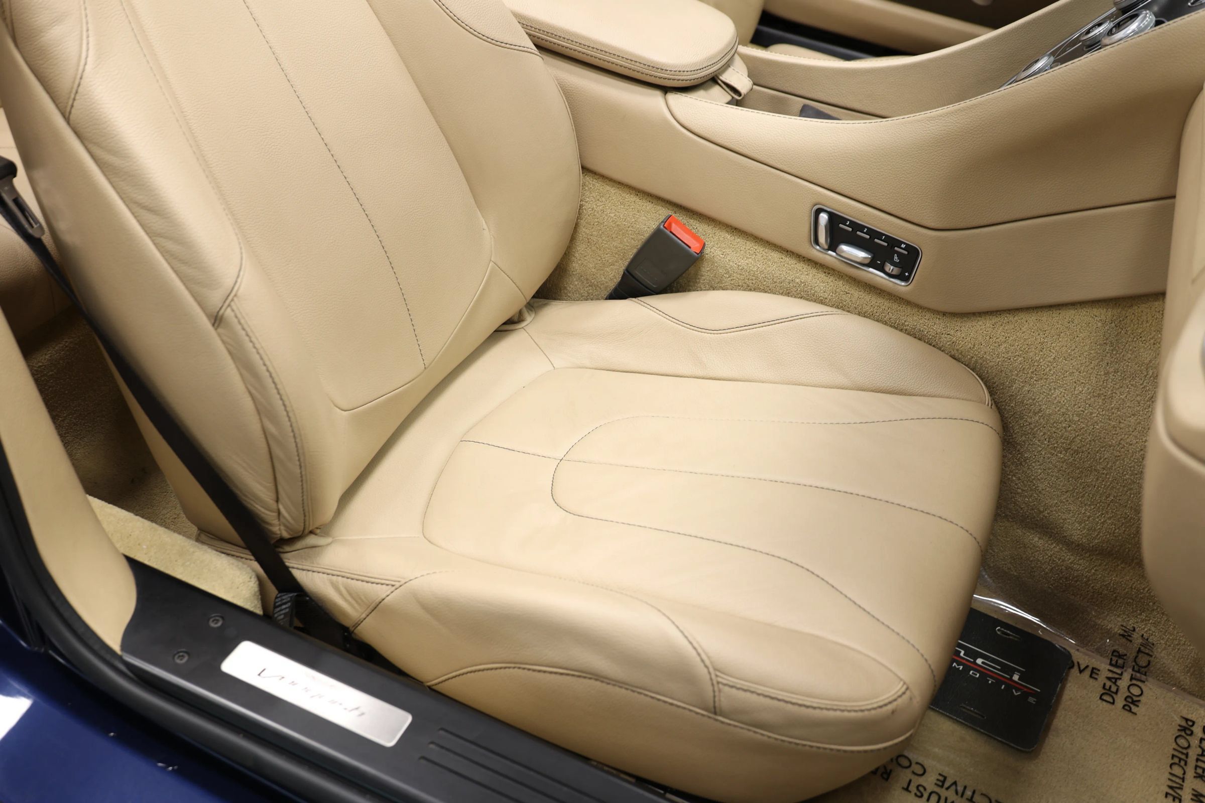 Used 2016 Aston Martin Vanquish Volante RWD image 75