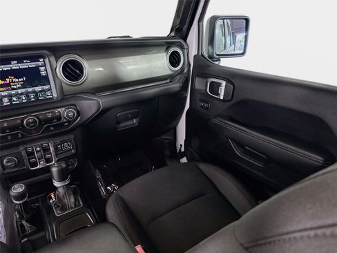 Used 2023 Jeep Gladiator Overland AWD/4WD image 24