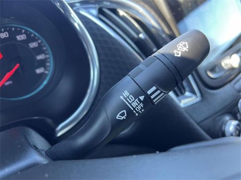 Used 2018 Chevrolet Malibu LT image 30