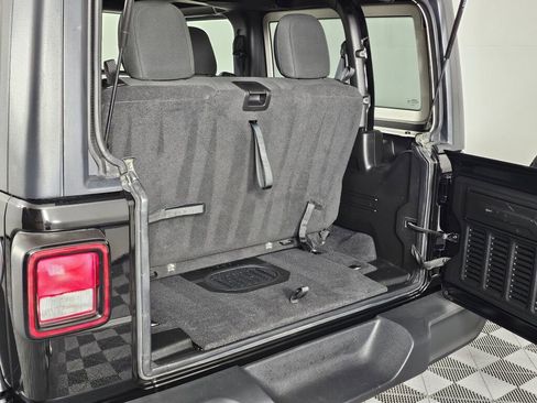 Used 2021 Jeep Wrangler Islander image 12